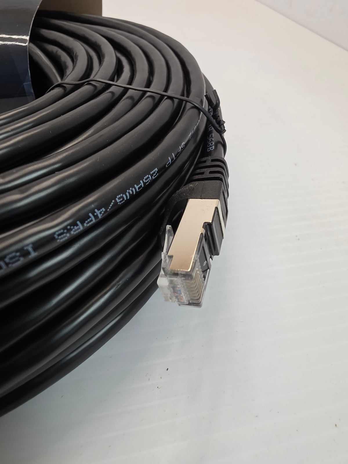 Câble CAT8 blindé (S-FTP) colonne montante CMR, 26 AWG, 100 pi, noir