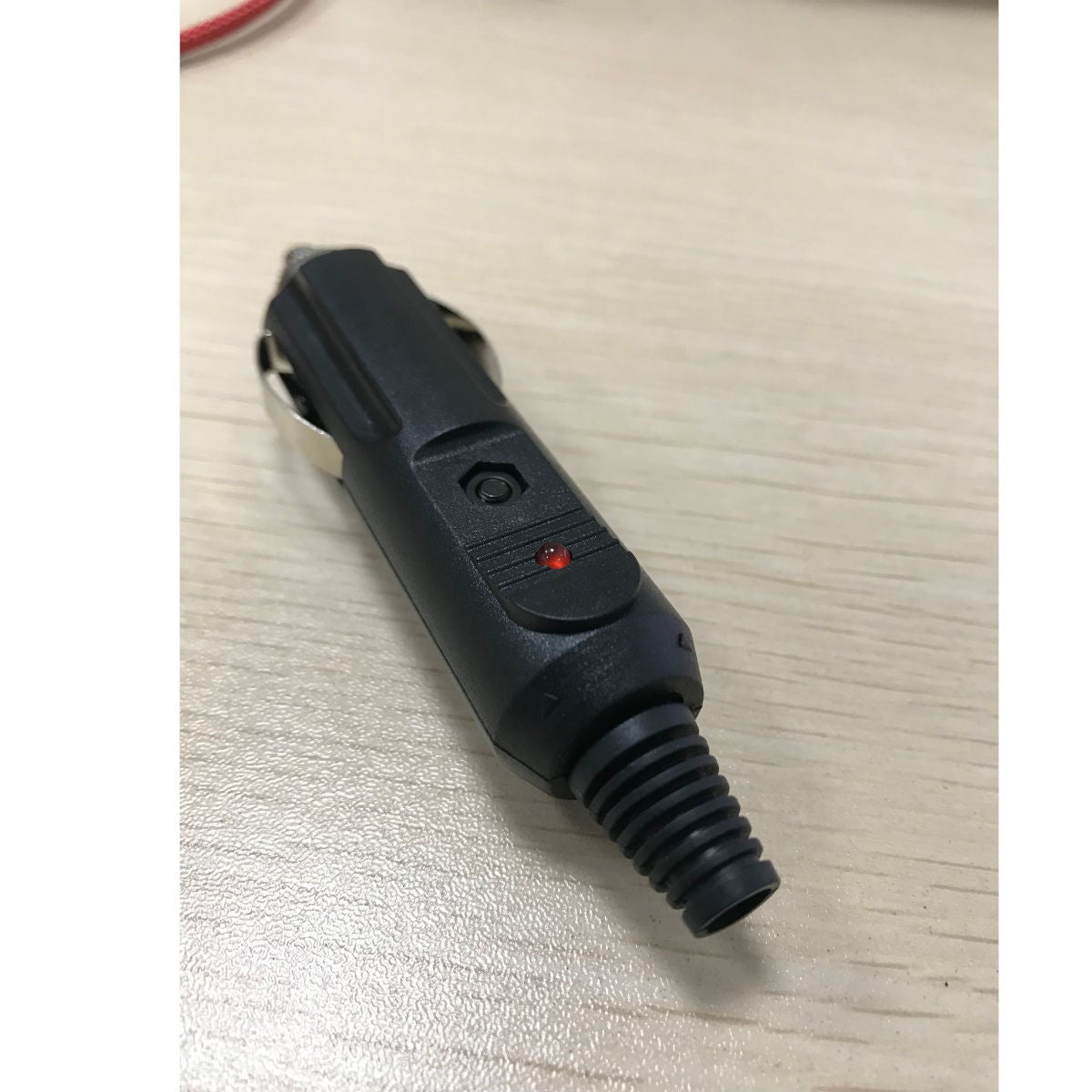 Fiche allume-cigare 12 V CC avec fusible 3 A et témoin DEL