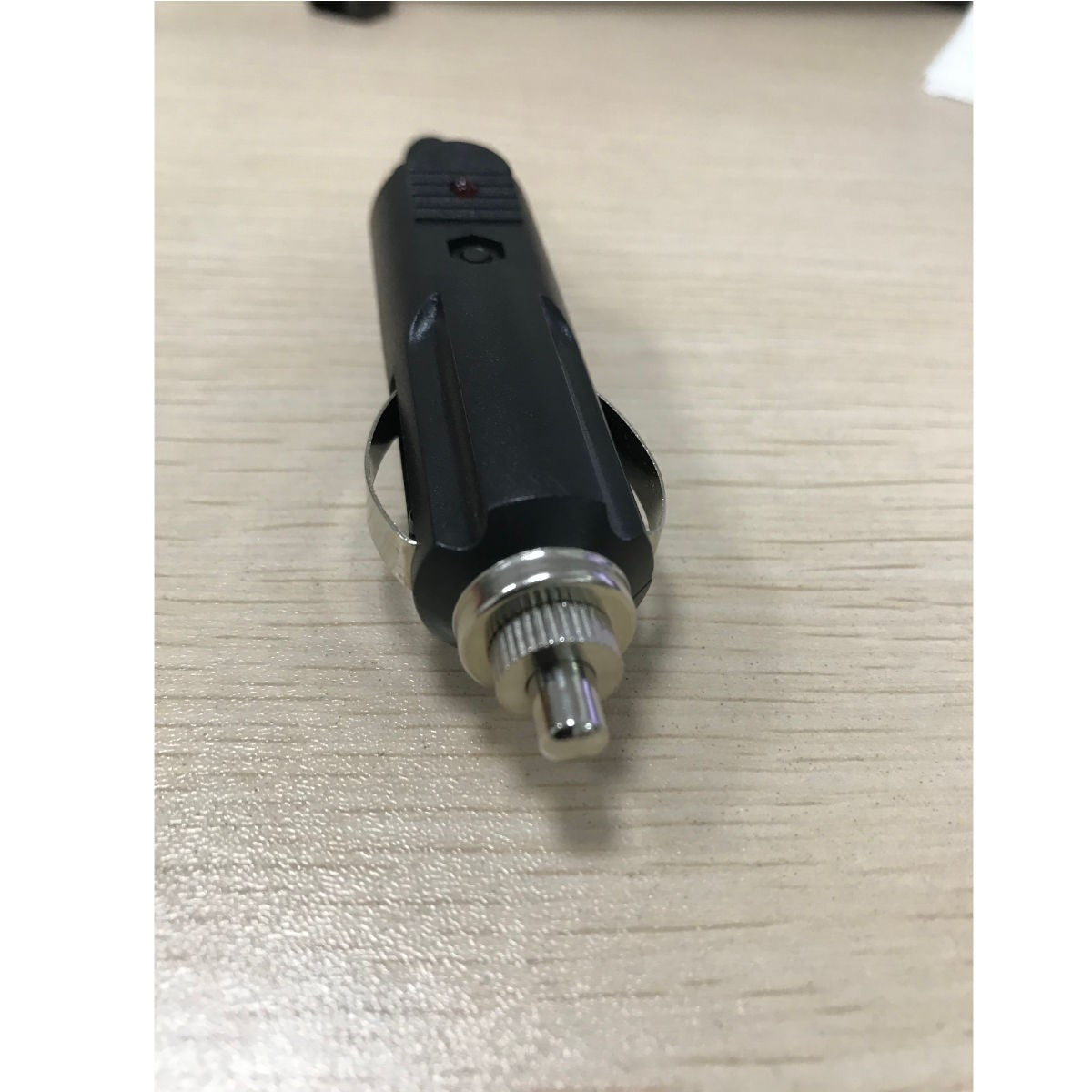 Fiche allume-cigare 12 V CC avec fusible 3 A et témoin DEL